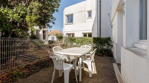 Outdoor dining - Apartment for 4 people, close to the ocean, terrace (La Tranche-sur-Mer)