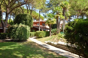 Property grounds - Spacious family house in a green area (Bibione)