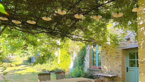 Outdoor dining - Billebaude guest room -Breakfast included (Montoillot)