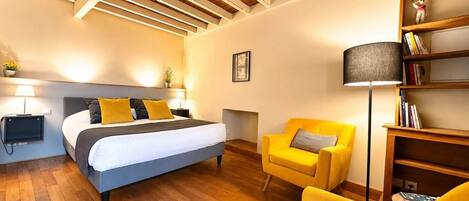 1 habitación, escritorio, tabla de planchar con plancha y wifi gratis