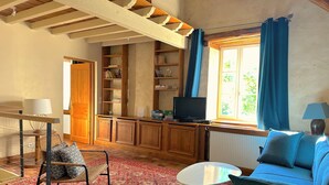 Living area - Billebaude guest room -Breakfast included (Montoillot)