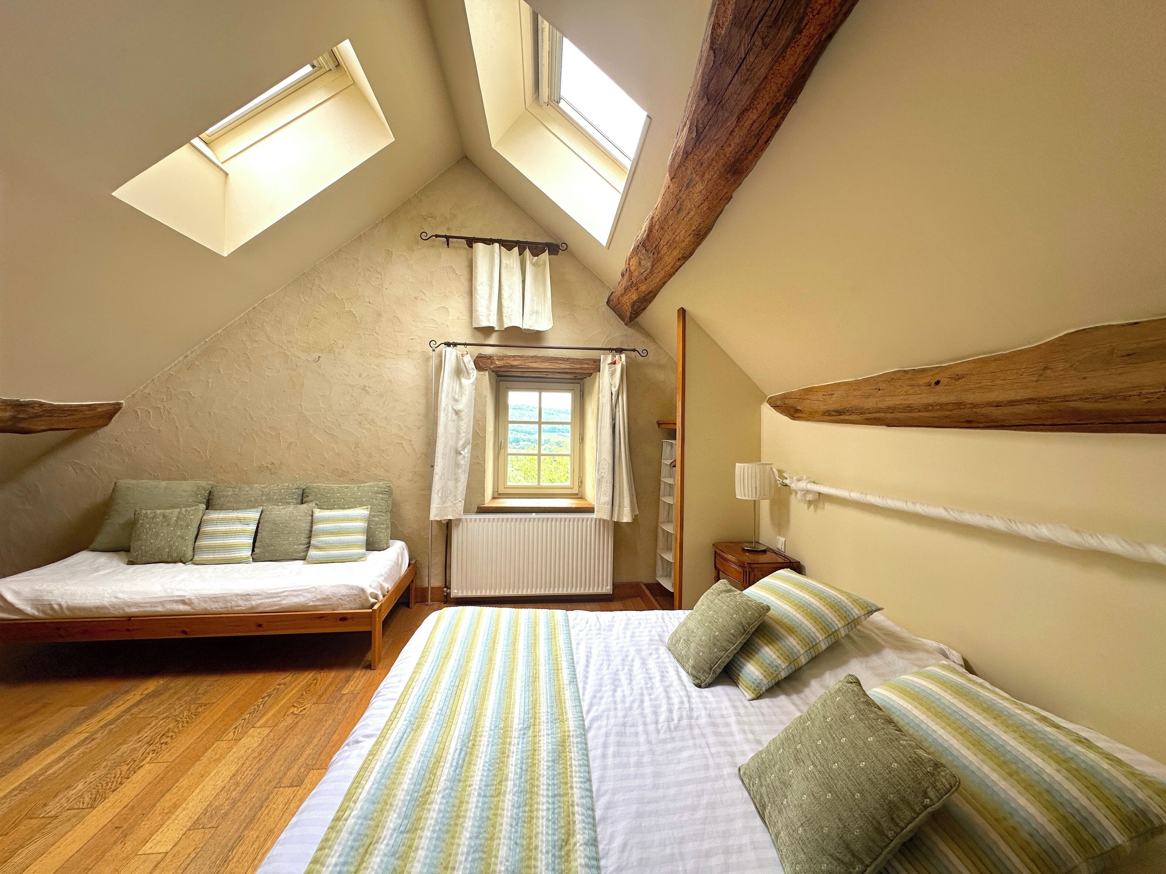 1 chambre, fer et planche à repasser, Wi-Fi gratuit, draps fournis