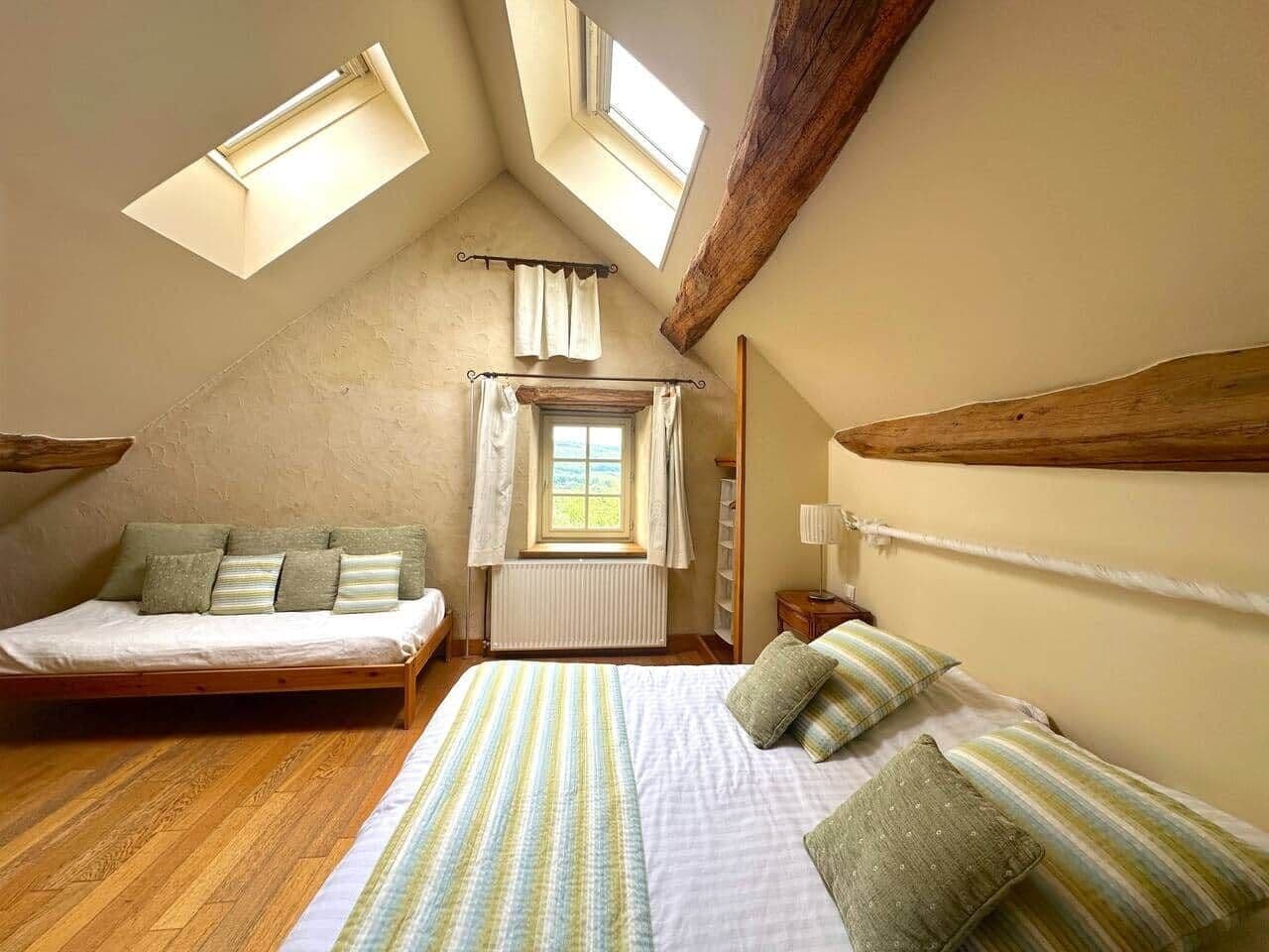 1 habitación, tabla de planchar con plancha, wifi gratis y ropa de cama 