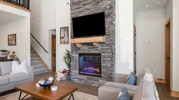 Smart TV, lareira, videogames