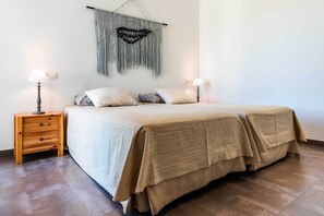 Iron/ironing board, WiFi, bed sheets - 2 Cortons - Wall (Muro)