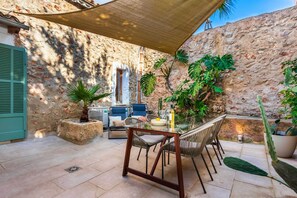 Outdoor dining - Casa Sencelles (Sencelles)