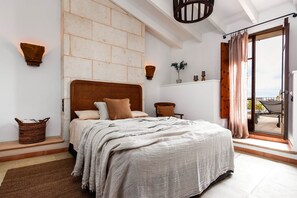 2 bedrooms, iron/ironing board, WiFi, bed sheets - Can Miguel - village house renovated in 2025 (Sineu)