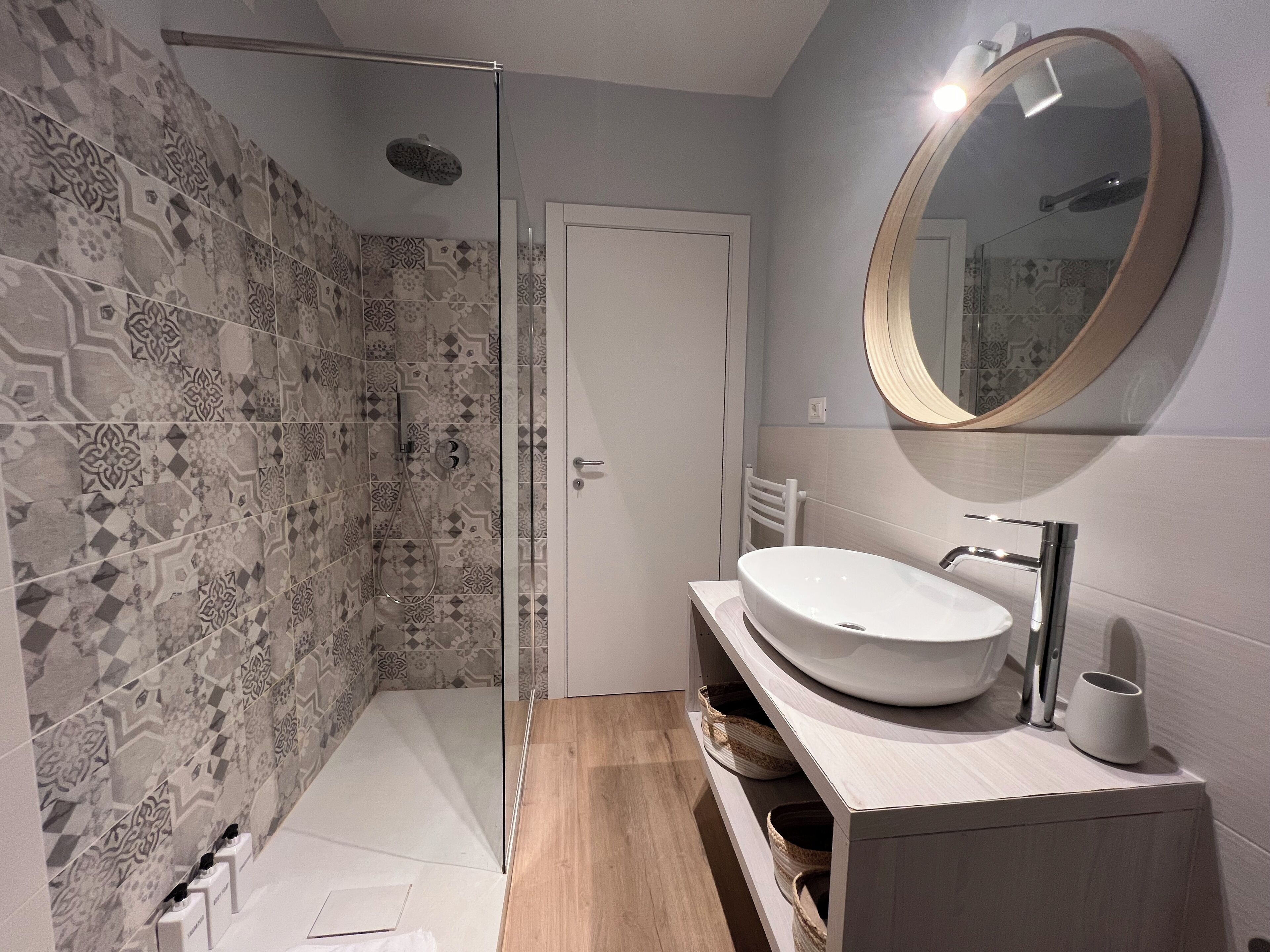 Dusche, Haartrockner, Bidet, Handtücher