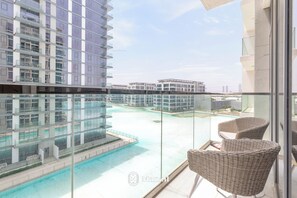 Luxury Apartment, Lagoon View | Pool - Manzil - Spacious 2BR near Dubai Mall (Dubai)
