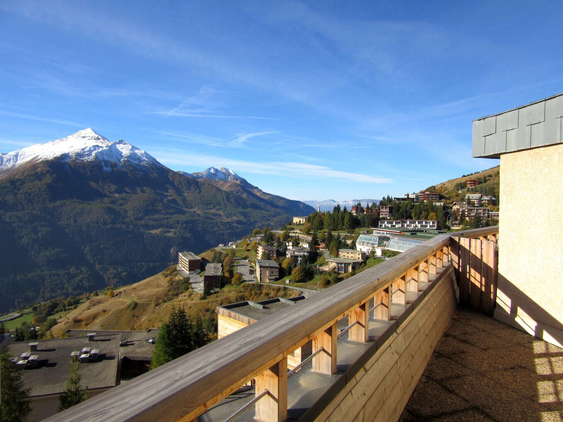 الم نطقة المحيطة بالمنشأة