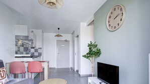 Living area - Very bright flat with a balcony and swimming pool (Argeles sur Mer)
