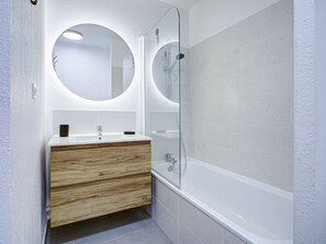 Bathroom - Cute apartment for 4 people with balcony (Argeles sur Mer)