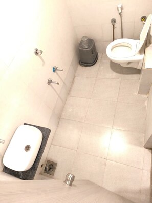 Deluxe Double Room | Bathroom | Shower, free toiletries, soap, shampoo - HOTEL SELFIE INN  (Ahmedabad)