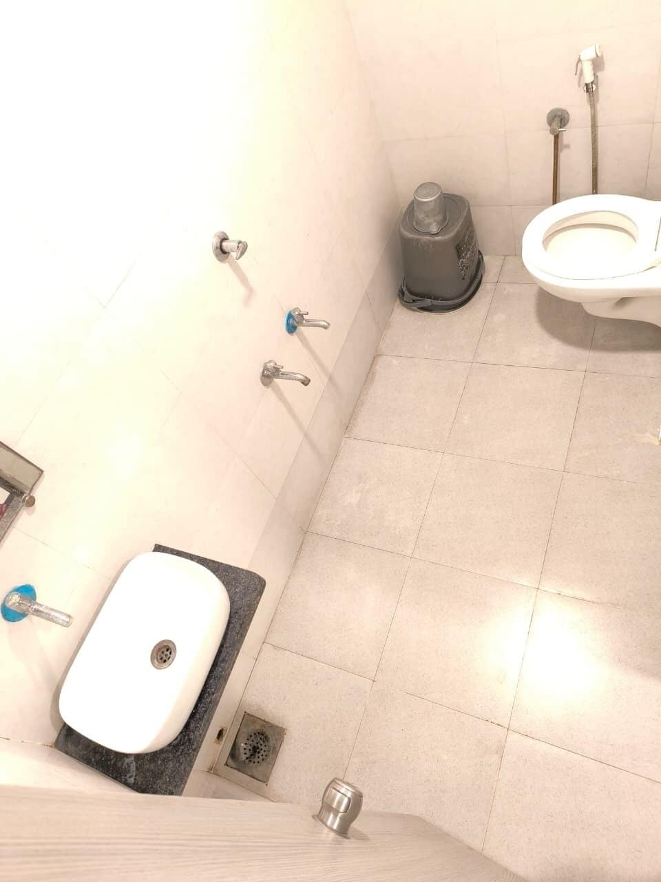Ducha, artículos de tocador gratuitos, jabón, shampoo