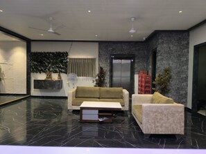 Lobby - HOTEL SELFIE INN (Ahmedabad)