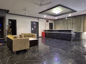 Lobby - HOTEL SELFIE INN  (Ahmedabad)