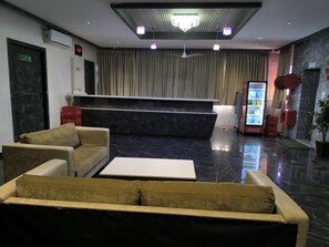 Lobby - HOTEL SELFIE INN  (Ahmedabad)