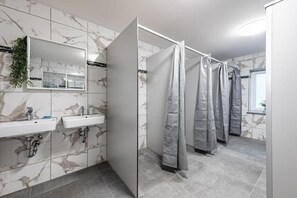 Towels, toilet paper - MK Hostel Bremen (Bremen)