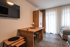 Comfort Triple Room | Interior - MK Hostel Bremen (Bremen)