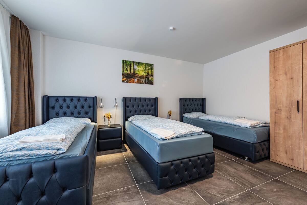 Comfort Quadruple Room | Desk, soundproofing, WiFi (free)
