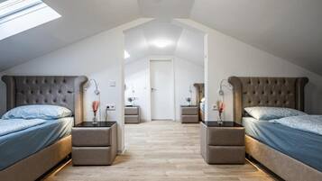 Family Room | Desk, soundproofing, free WiFi