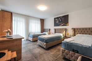 Comfort Triple Room | Desk, free WiFi - MK Hostel Bremen (Bremen)