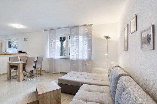 Ferienwohnung, 60 m² mit Gemeinschaftsterrasse, privatem Garten und WLAN