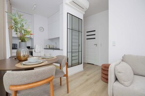 Dining - Krochmalna 61 Warsaw | Air-conditioned Apartment with Balcony | Browary Warszawskie | (Warszawa)