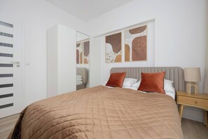 4 bedrooms, desk, iron/ironing board, travel cot - Krochmalna 61 Warsaw | Air-conditioned Apartment with Balcony | Browary Warszawskie | (Warszawa)