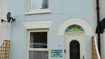 House, 3 Bedrooms, Smoking | Exterior