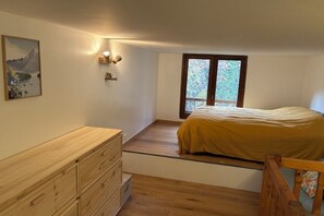 Iron/ironing board, internet, bed sheets