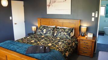 3 habitaciones, tabla de planchar con plancha, wifi y ropa de cama