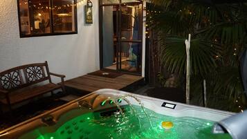 Bañera de hidromasaje exterior