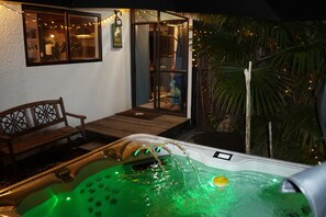 Bañera de hidromasaje exterior