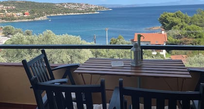 Meerblick, kostenlose Familienausstattung, nur 3 Minuten von einem Privatstrand