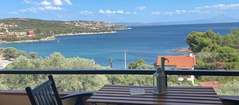 Sea view, free family facilities, only 3 minutes from a private beach