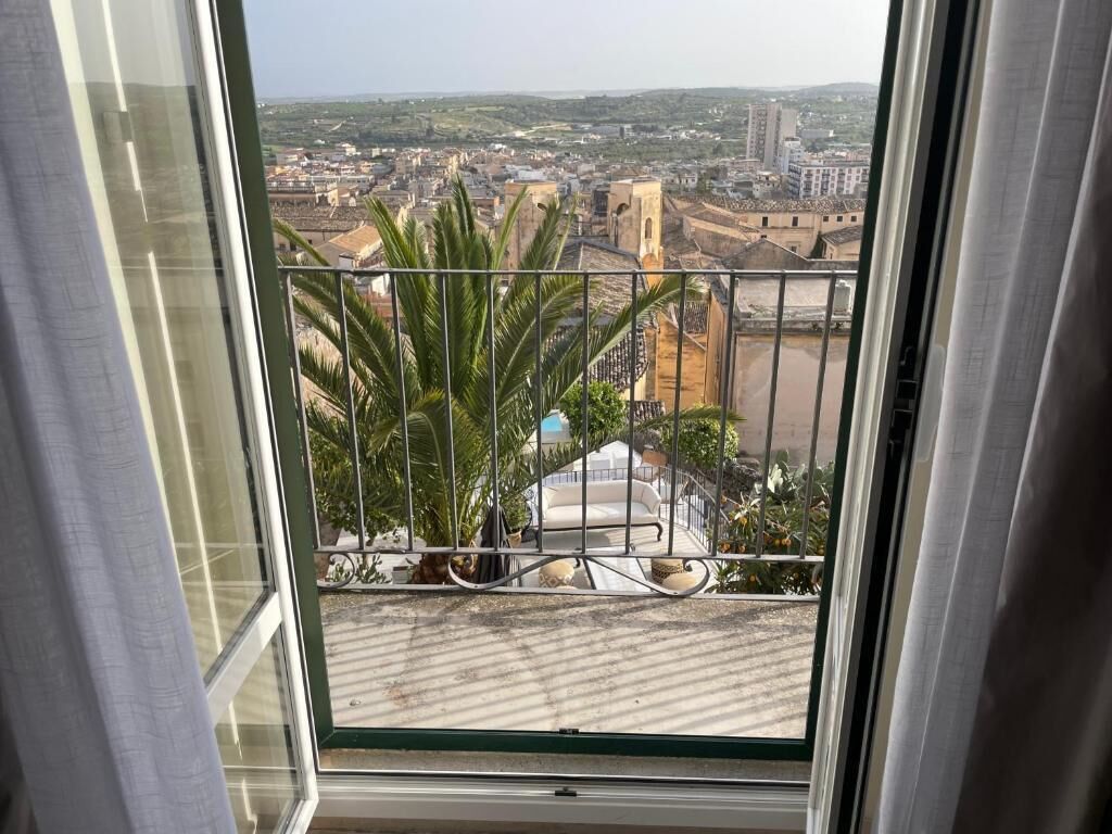 Superior Double Room, Balcony, City View | Interior