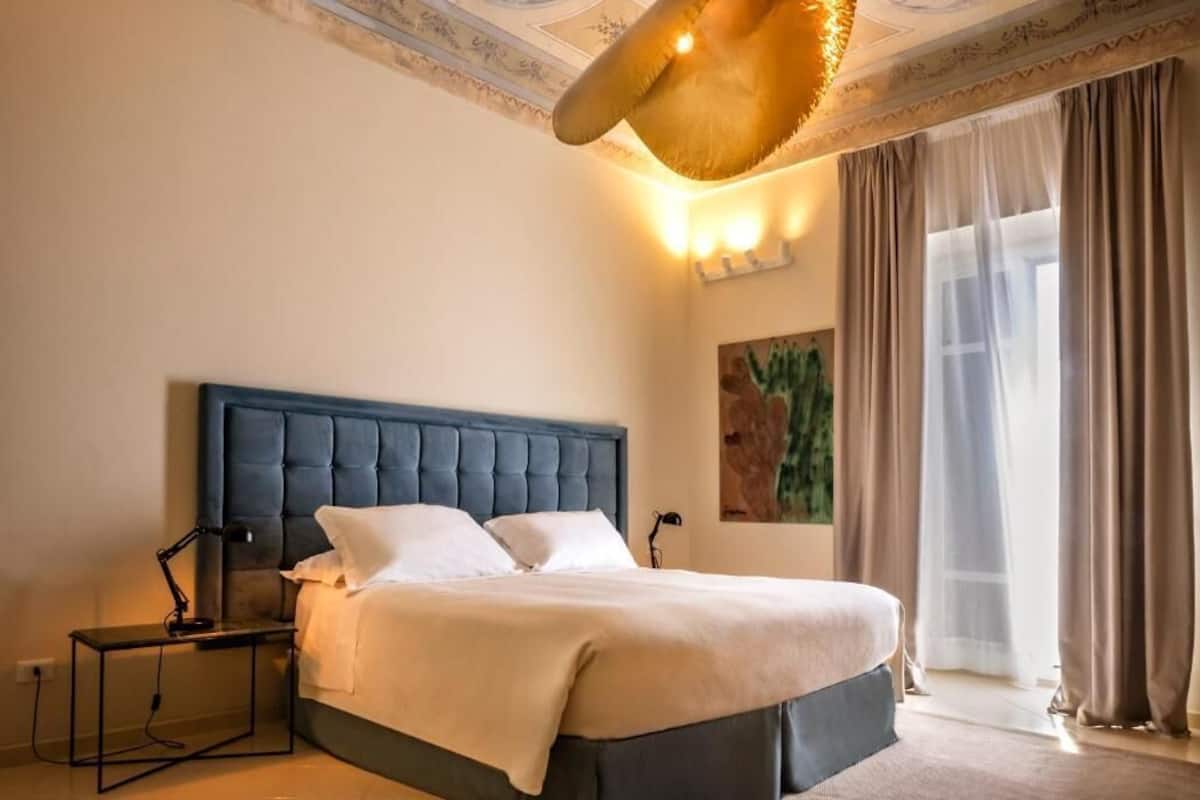 Habitación doble superior, balcón, vistas a la ciudad | Caja fuerte y wifi gratis