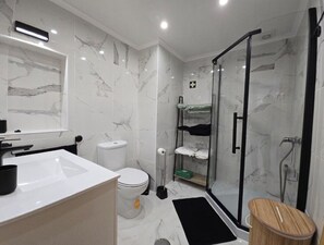 Apartment, 1 Bedroom, Smoking | Bathroom - Cozy Airport Apartment (Machico)