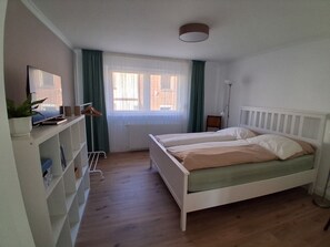 4 bedrooms, iron/ironing board, free WiFi, bed sheets