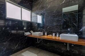 Shower - Casa Pirata - Nature and Dream Beaches in Matapalo (Angeles)