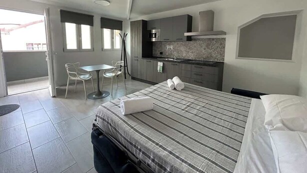 Iron/ironing board, travel crib, WiFi, bed sheets
