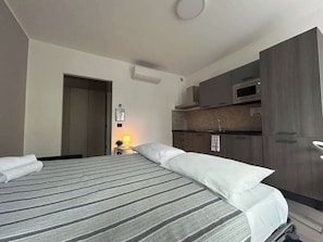 Iron/ironing board, travel crib, WiFi, bed sheets