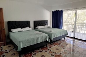 2 bedrooms, WiFi, bed sheets - Casa Almendras - Fun, Nature and Relaxation for the Whole Family (Angeles)