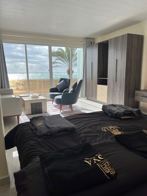 Desk, laptop workspace, free WiFi - Voya Hotel and Suites (Tyre)