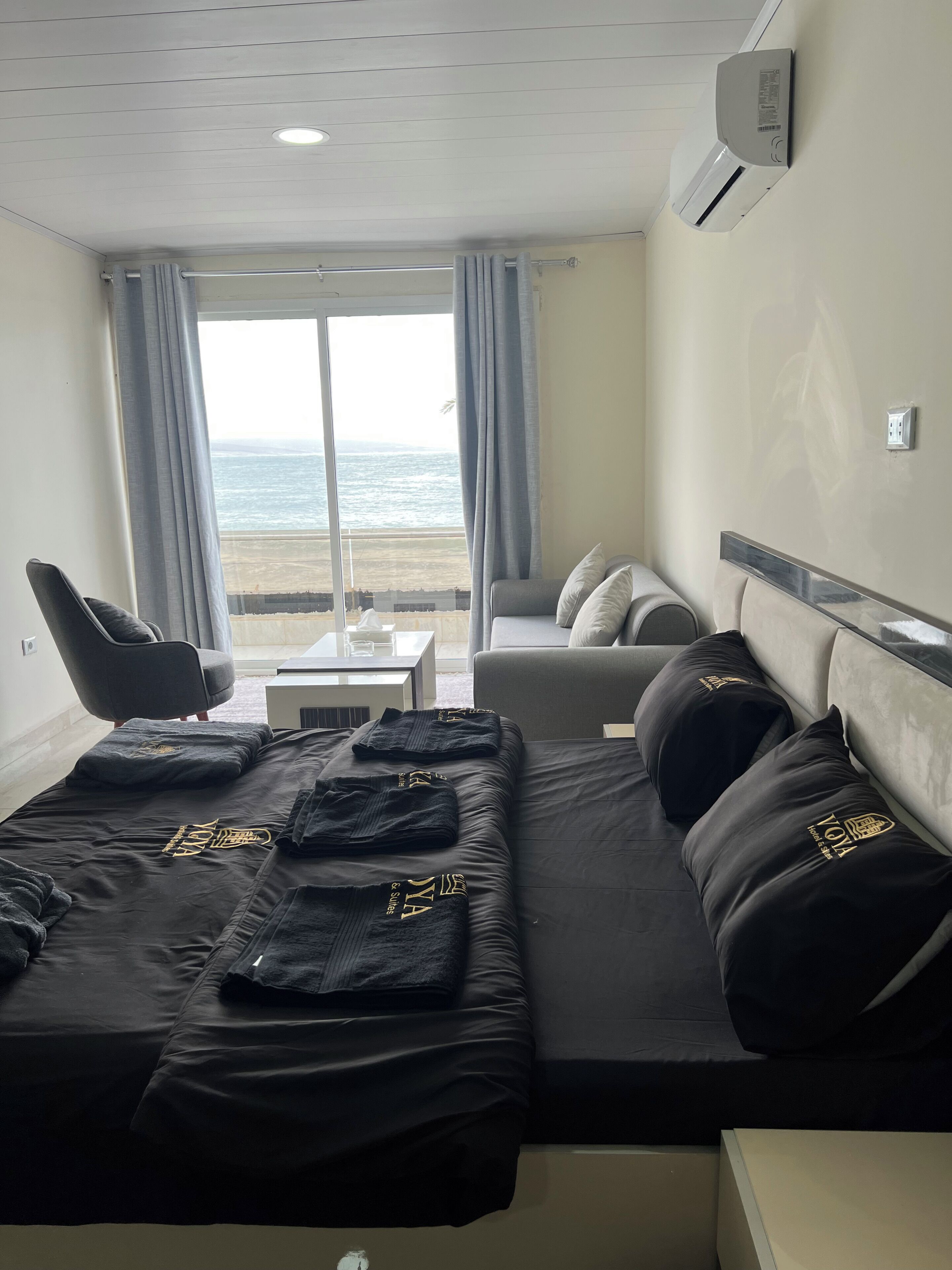 Desk, laptop workspace, free WiFi