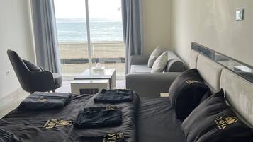 Desk, laptop workspace, free WiFi