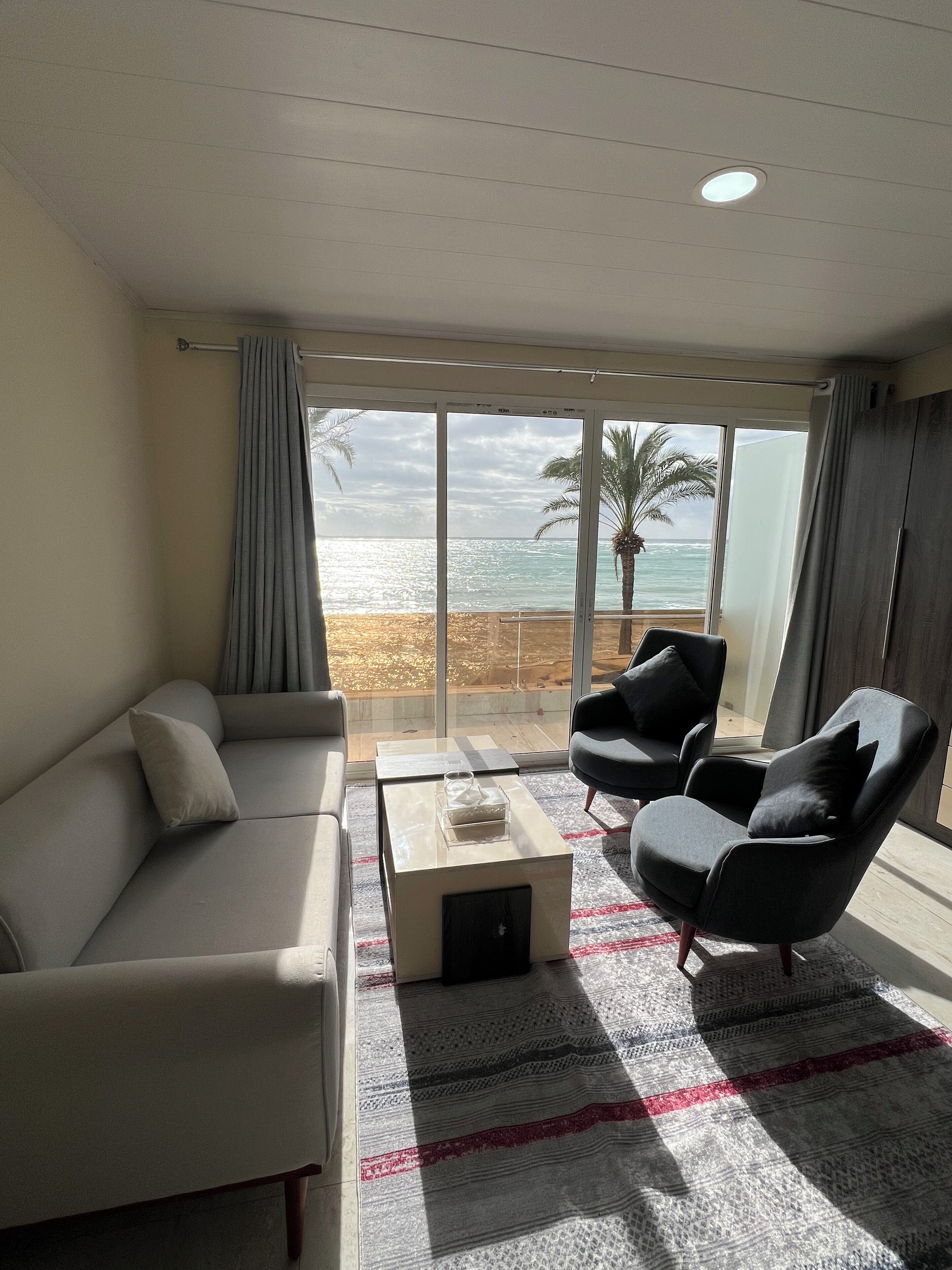 Studio Suite, Balcony, Beach View | Living area