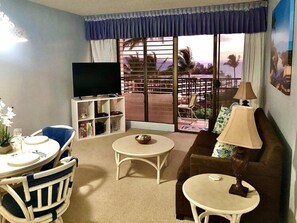 Smart TV - Ocean Views Top Floor Across from Beach - Kihei Akahi D606 (Kihei)