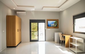 Comfort Double Room, Balcony, Resort View | Interior